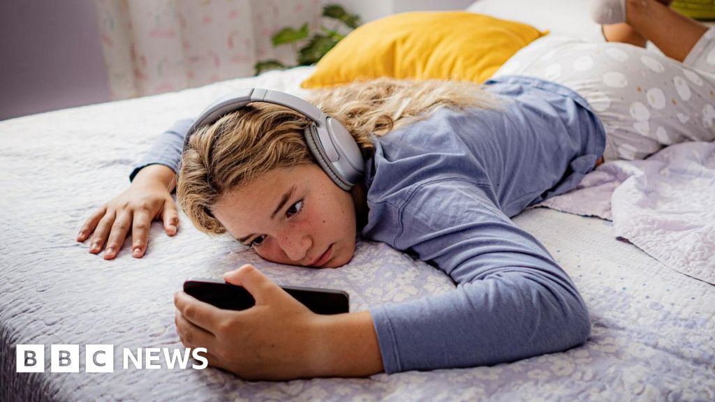 Brain Rot Explained: How Low-Quality Content Dulls Your Mind